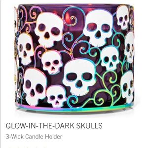 New. Bath and body works 3 wick skull candle holder